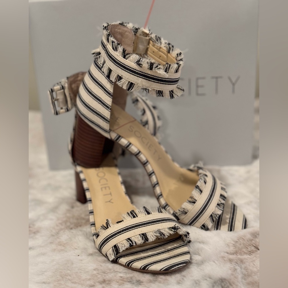 Sole Society SO-Helgah Fringe detailed Ankle Strap Sandal Size 7.5 - Picture 2 of 7